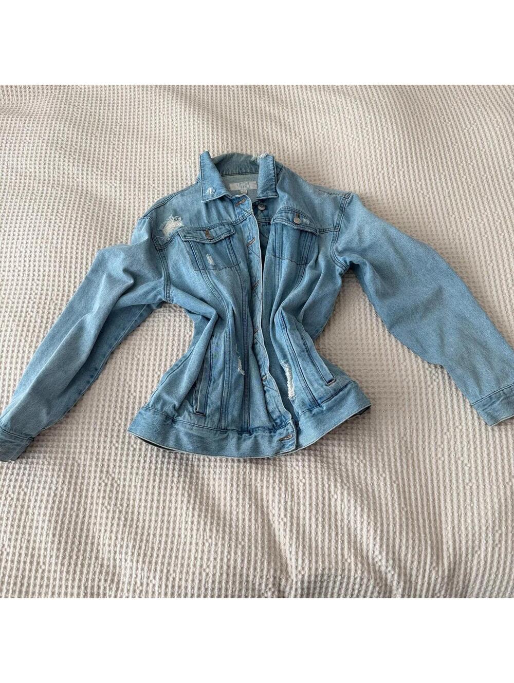 Time and Tru Light Wash Distressed Denim Jacket with Star Print Size Large - Picture 2 of 9
